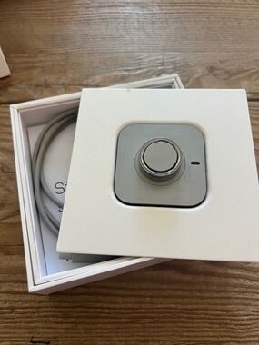 Oura Ring 4 Size 8 (Silver) with Charger and Box